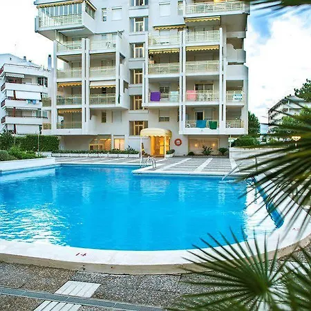 アパートホテル オナ ノベルティ 2* サロウ